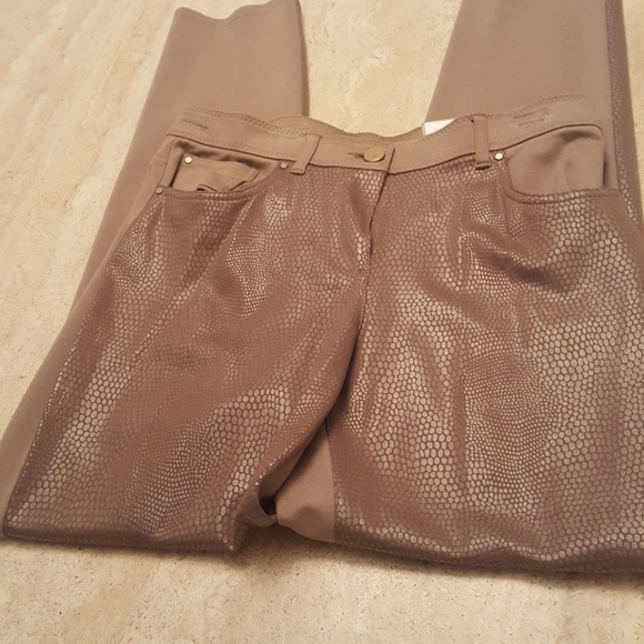 NWTO Chico's the ultimate fit front animal print - Picture 2 of 4